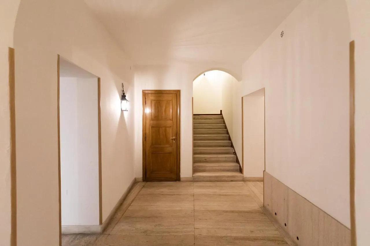 Monti Romantic Sunshine Maisonette Apartment Rome