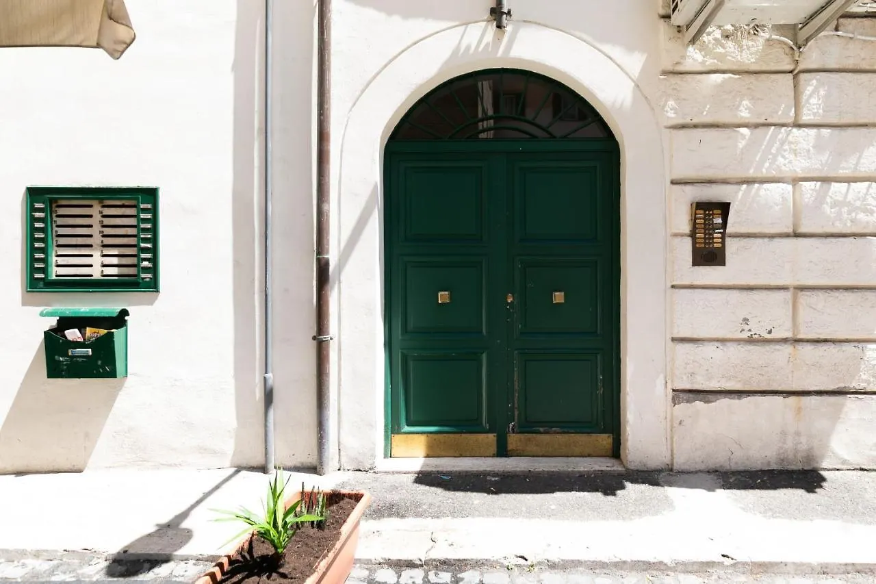 Monti Romantic Sunshine Maisonette 0*, Rome