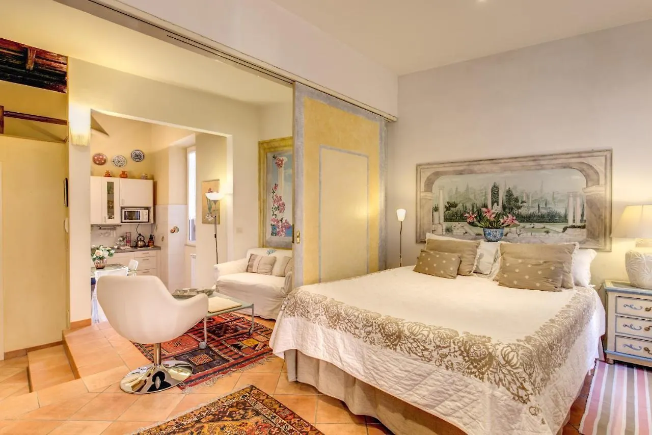 Monti Romantic Sunshine Maisonette 0*, Rome