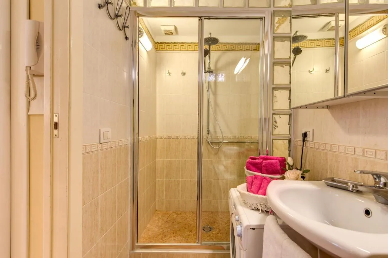 Monti Romantic Sunshine Maisonette Apartment