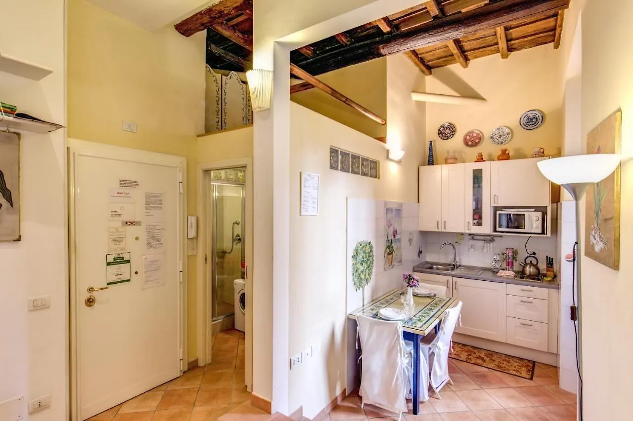 Monti Romantic Sunshine Maisonette Apartment Italy